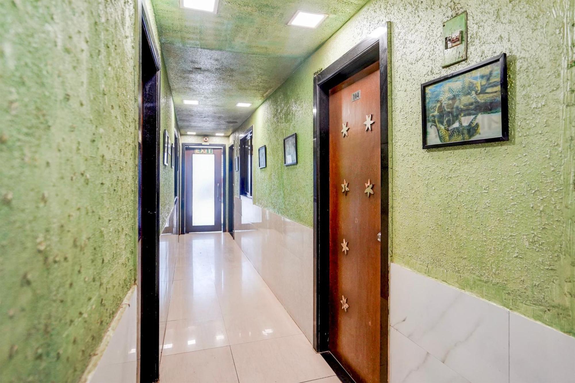Hotel O The Om Sai Residency Мумбаи Экстерьер фото